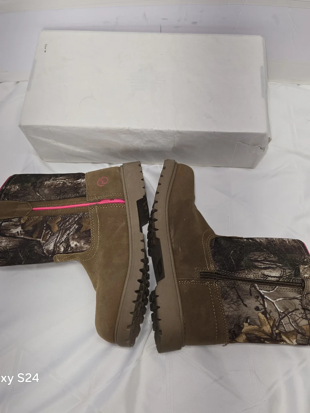 Magellan Outdoors Girl's Camo Boots Tan Brush Suede Size 1D